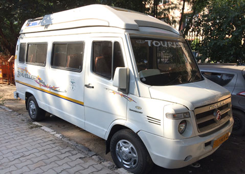 9 Seater Tempo Service in Jaipur for tour